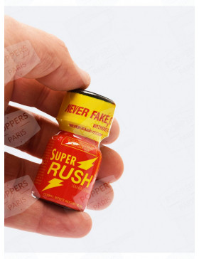 Taille Poppers Super Rush 10ml dans la main